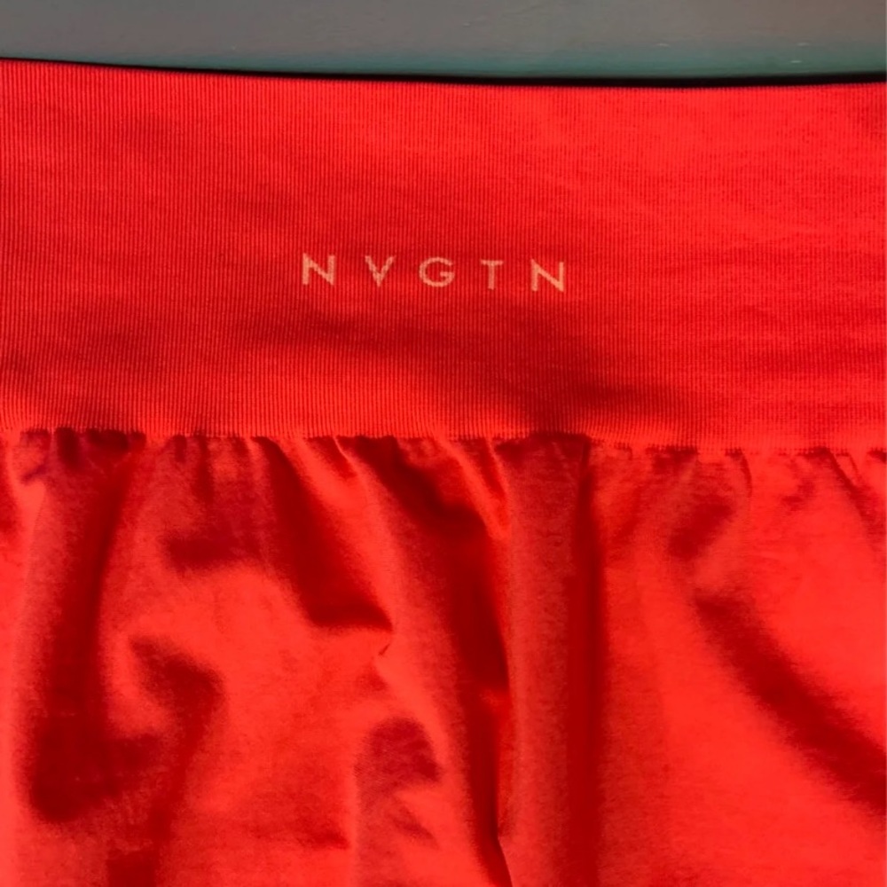 Hawaiian Pink NVGTN Leggings!